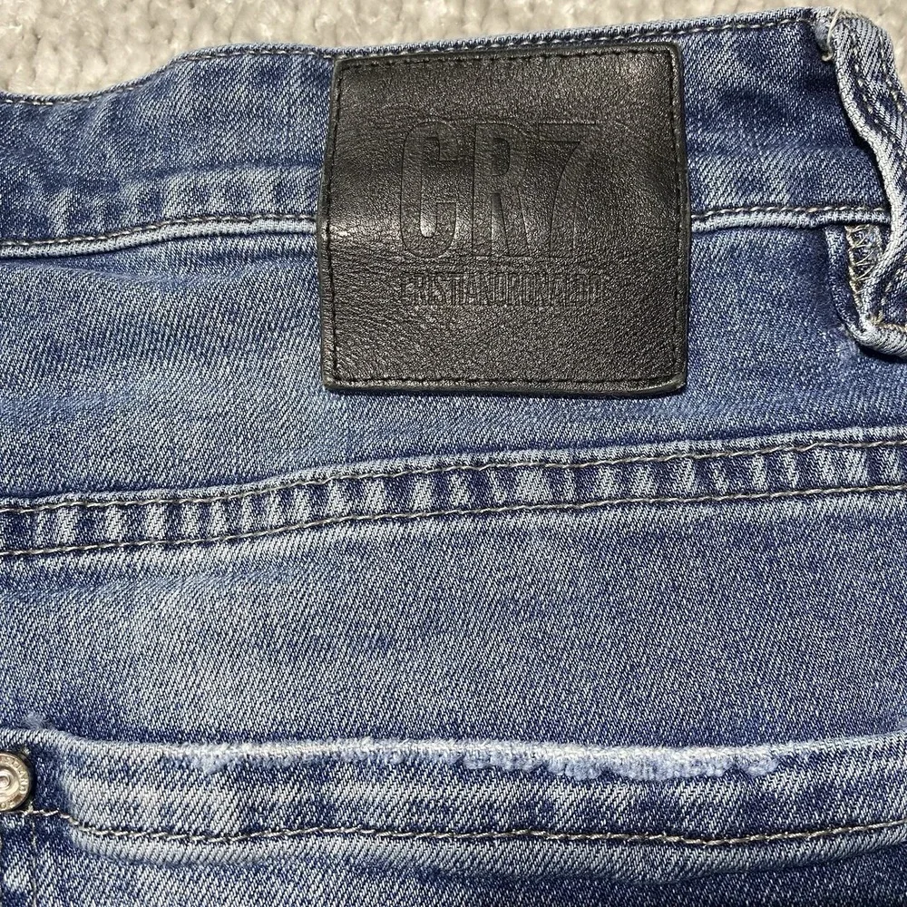 CR7 Cristiano Ronaldo Mens Distressed Blue Denim Tapered Jeans 32x30 Button‎ Fly